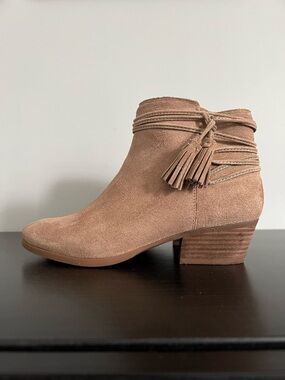 Vince Camuto Women's Tan Suede Ankle Boots Size 5